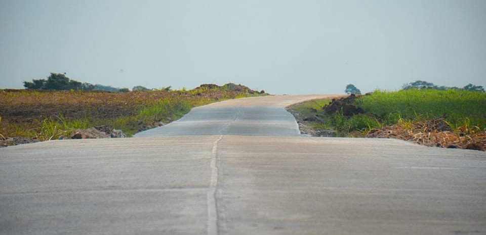 Más de 2 mil personas se favorecen con pavimentación de tramo en Santa Cruz Muluá
