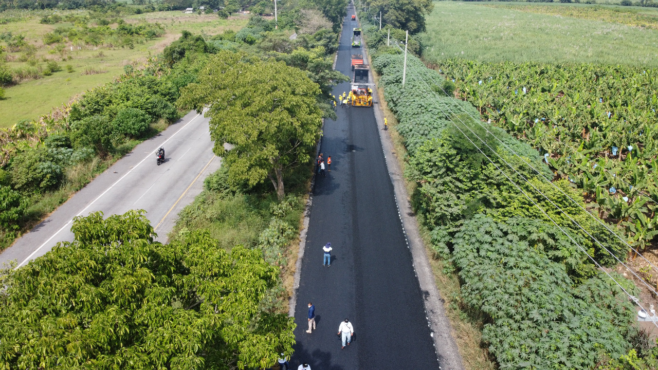 Avanza bacheo de la Autopista Puerto Quetzal-Escuintla