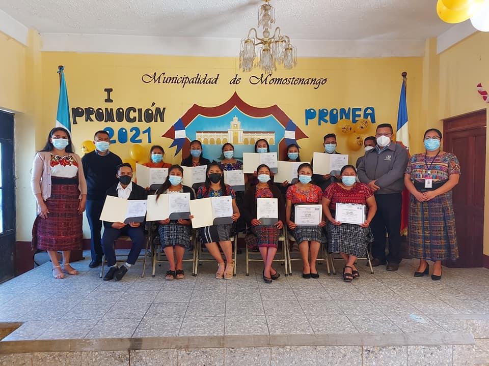 Beneficiarios del Programa Nacional de Educación Alternativa clausuran ciclo en Momostenango