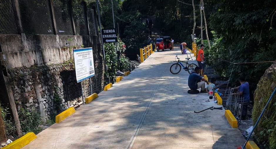 Inauguran puente vehicular en área rural de El Asintal