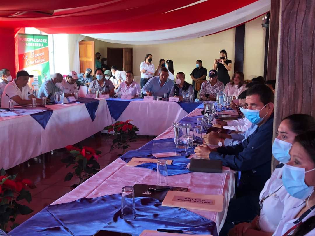 Alcaldes de Santa Rosa participan en taller de gobernabilidad