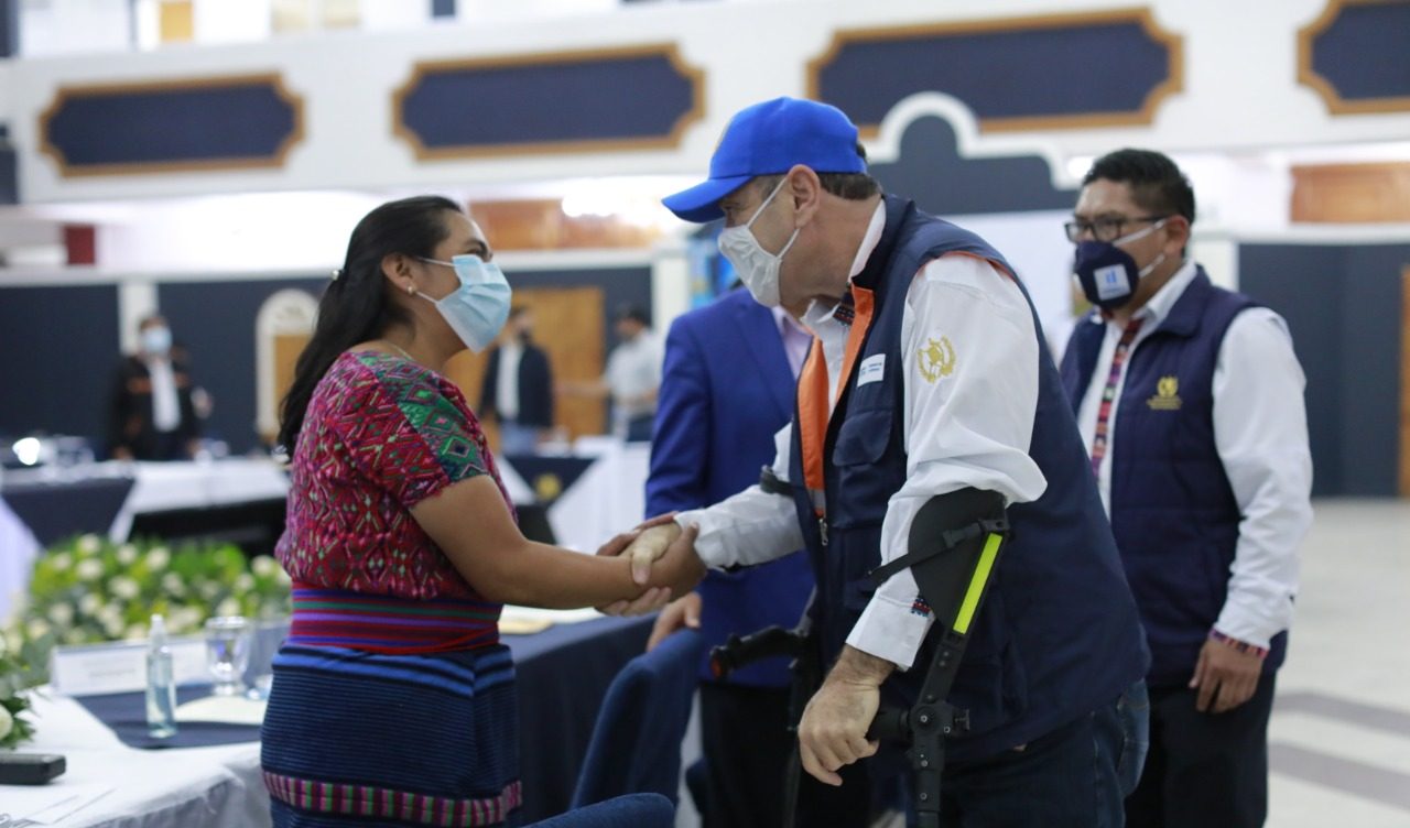 Presidente sostiene encuentro con autoridades locales de Sacatepéquez