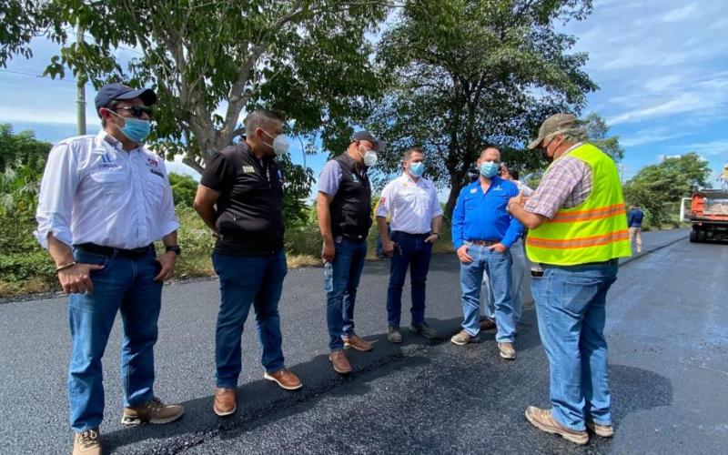 Supervisan trabajo de recapeo en autopista CA-9 sur