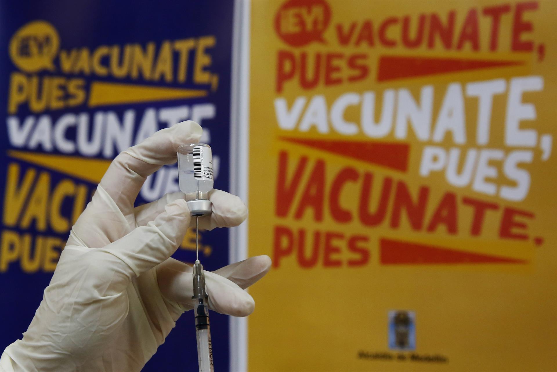 Colombia empieza a exigir carné de vacunación COVID-19 para lugares de ocio
