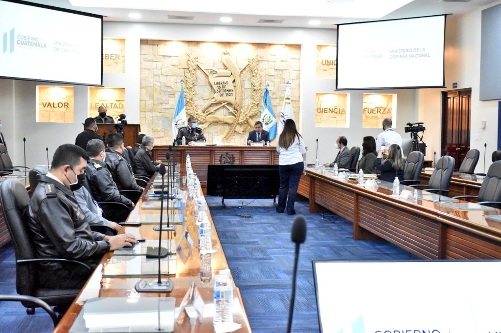 Ejército y SAT firman convenio para fortalecer controles del ingreso de embarcaciones al país