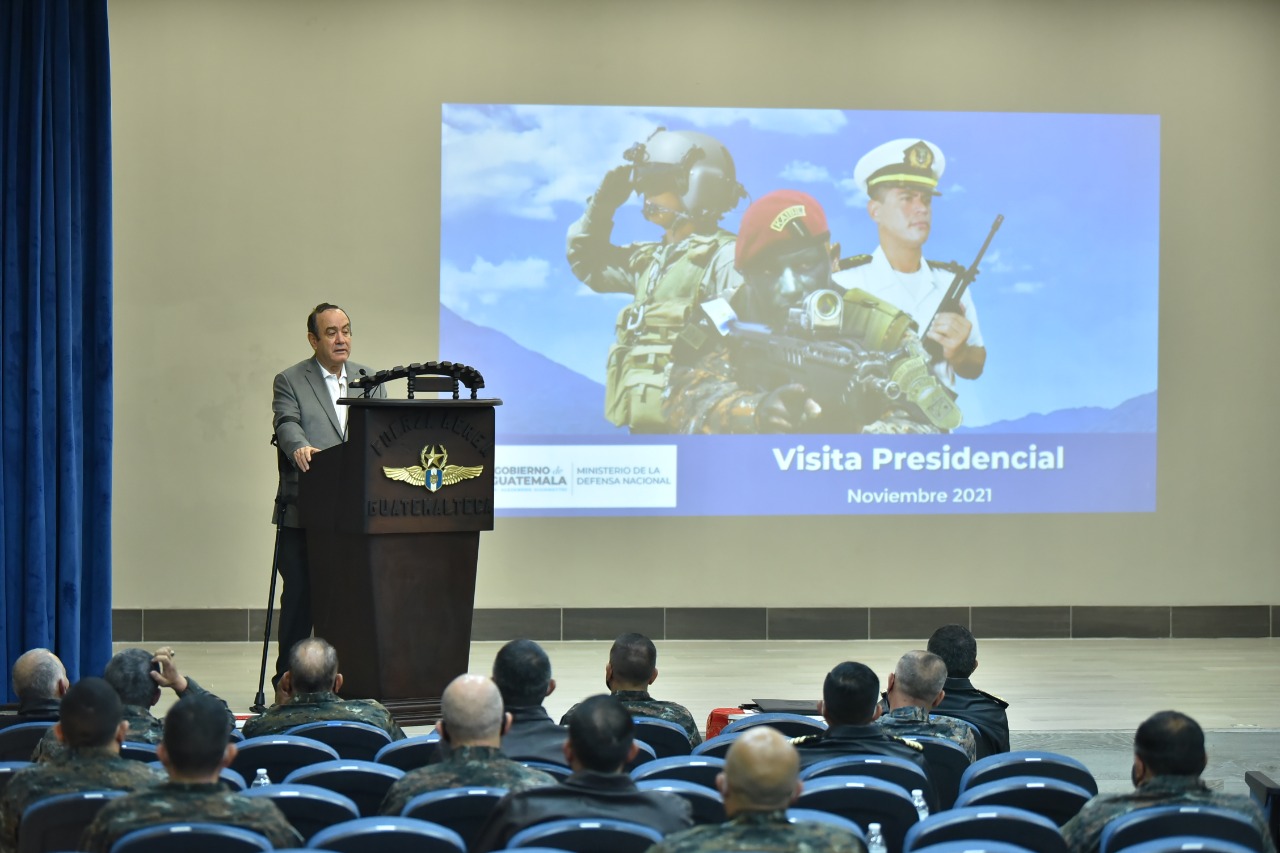 Presidente destaca avances en las acciones del Ejército de Guatemala