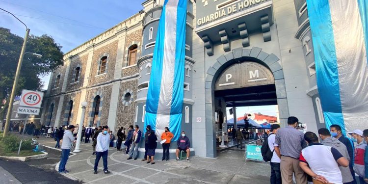 Primera dosis de Pfizer y Moderna para menores estará disponible en Mariscal Zavala