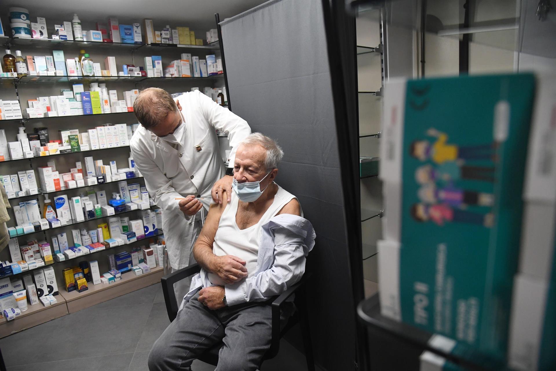 Italia vacunará con dosis de refuerzo contra COVID-19 a los cinco meses