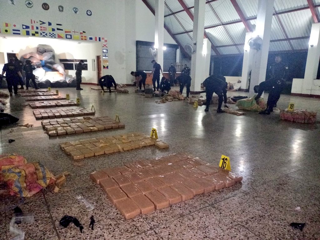 Localizan 741 kilogramos de cocaína en aguas del Pacífico
