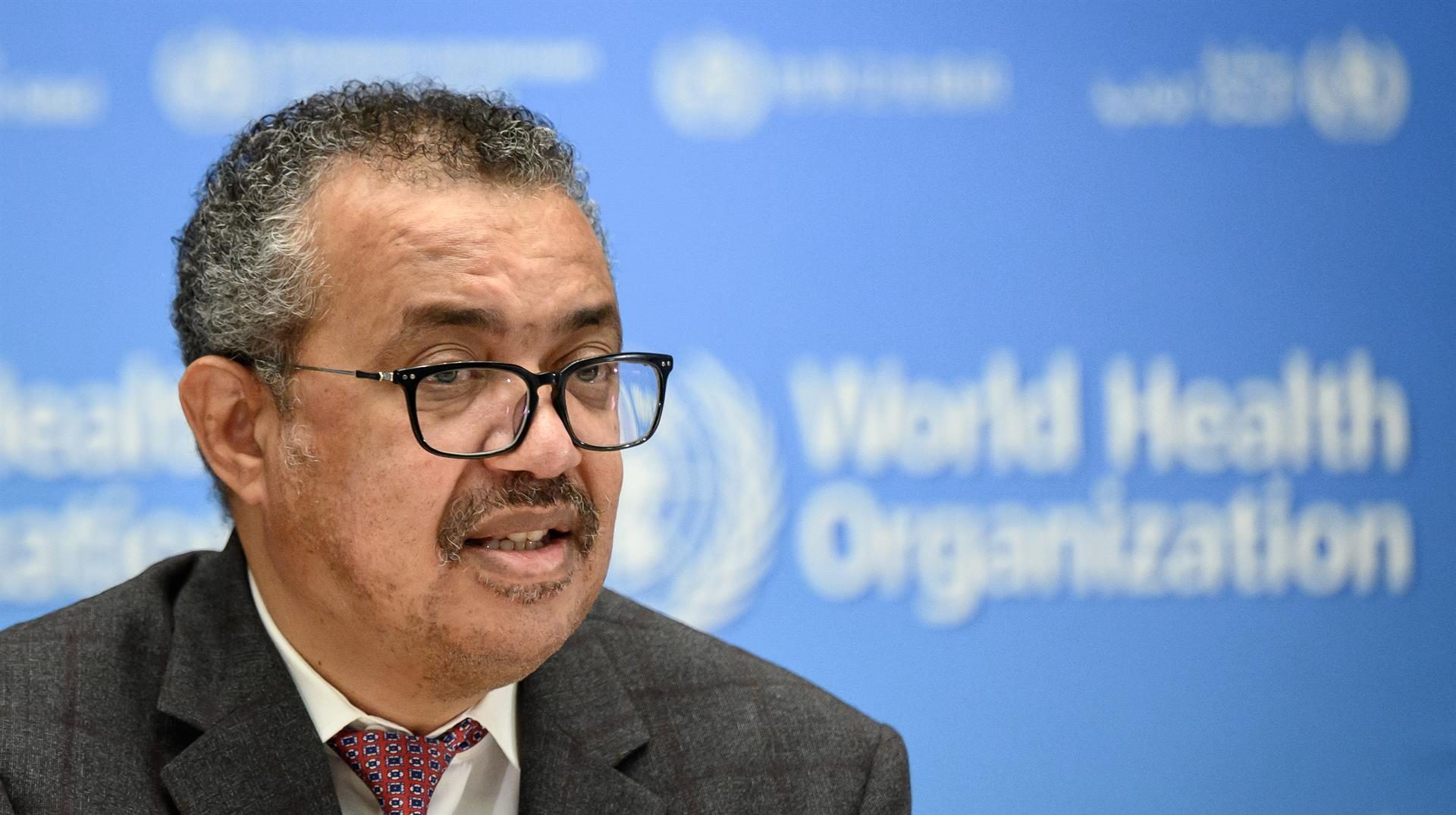 Tedros: El mundo puede evitar que la variante ómicron genere otra crisis global