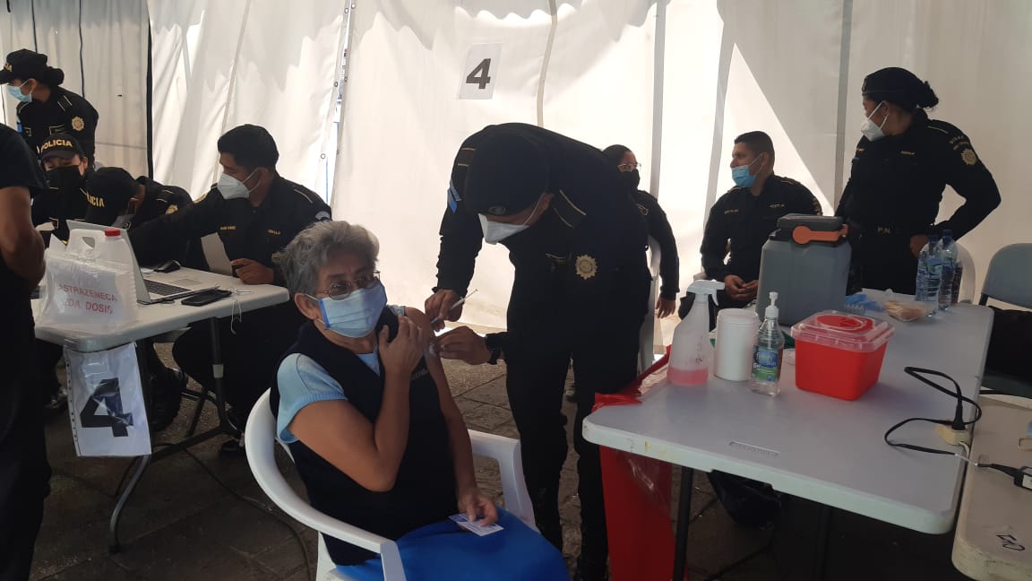 Salud Policial mantiene jornadas de vacunación contra el COVID-19