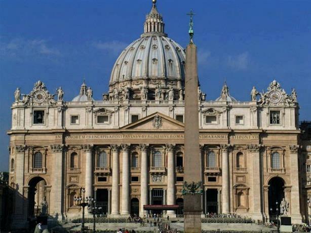 Vaticano reitera estar a favor de las vacunas y pide mayor distribución
