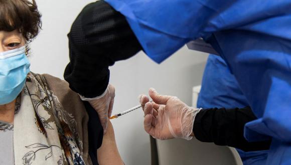 Italia reduce a 4 meses aplicación de dosis de refuerzo de vacuna