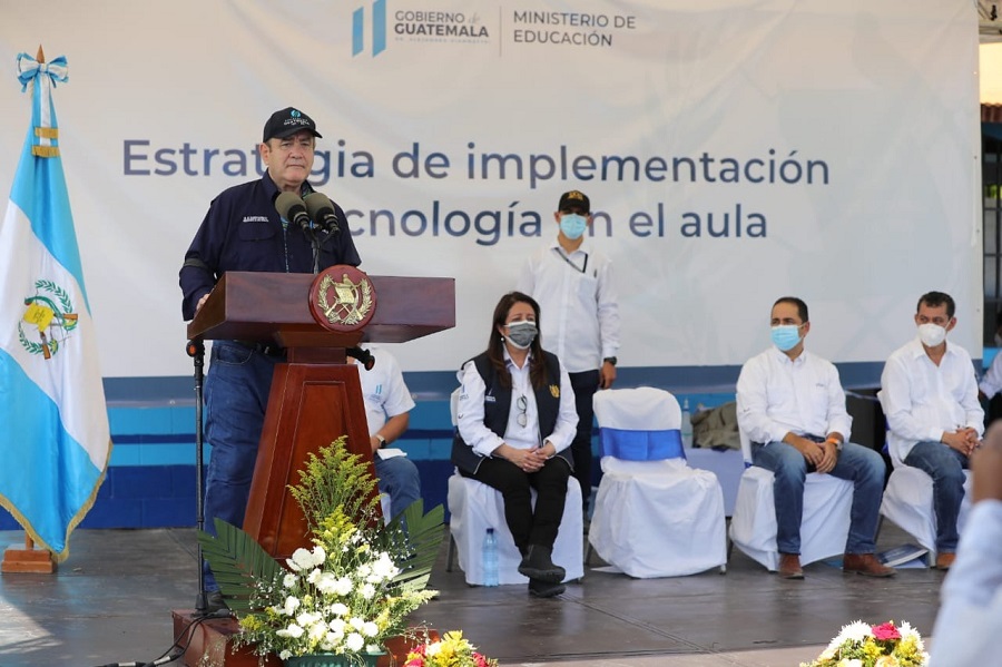 Proyecto de tecnología en el aula beneficiará a más de 303 mil niños
