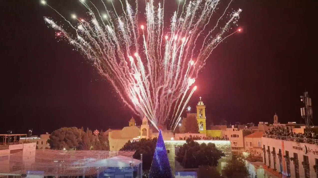 Encienden Árbol de Navidad en Belén.