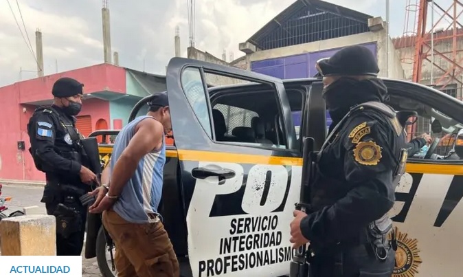 Agentes de la Policía Nacional Civil capturan a sujeto que portaba un arma de fuego de manera ilegal.