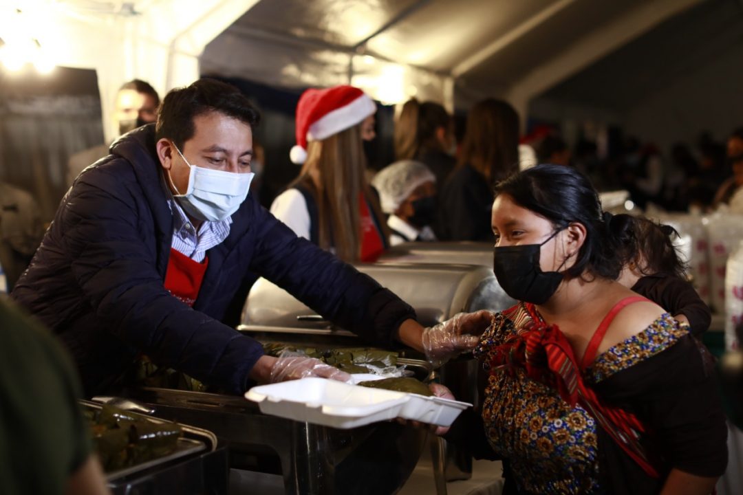 Entregan 3 mil cenas navideñas para celebrar fiestas de fin de año