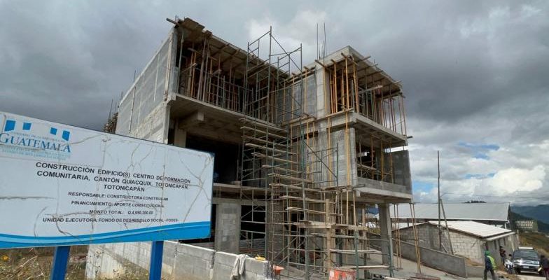 Avanza construcción de edificio de formación comunitaria en Totonicapán
