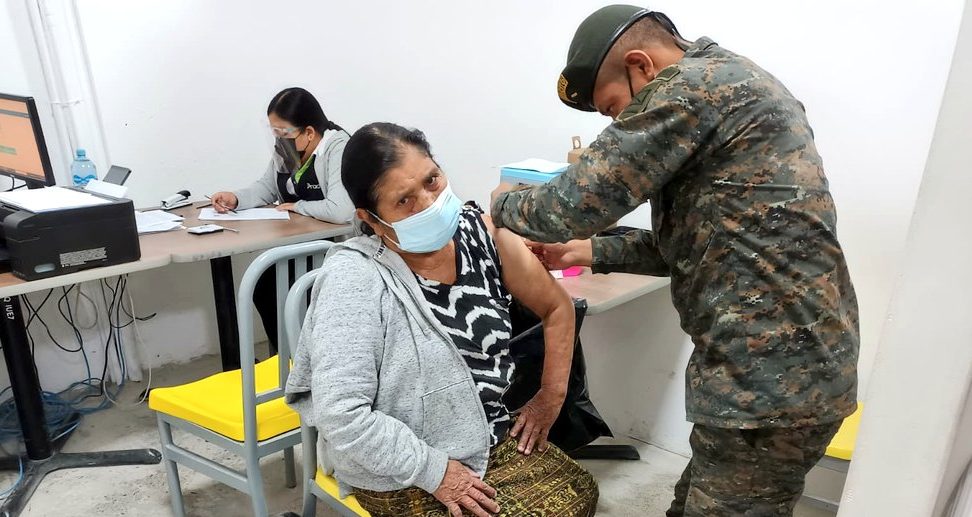 Elementos del Ejército de Guatemala continúan apoyando el Plan Nacional de Vacunación