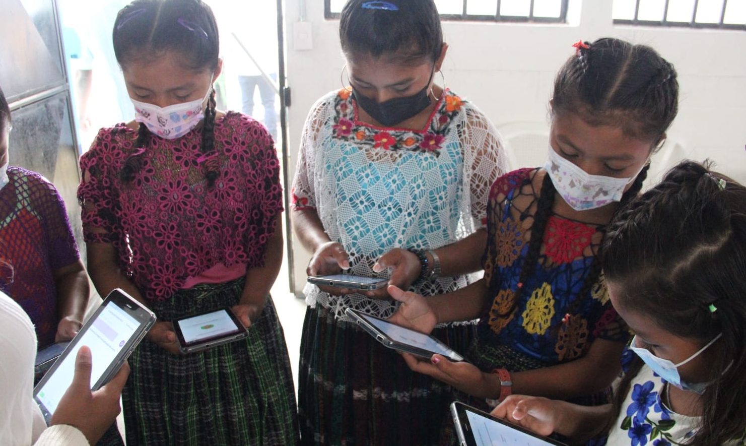 Mineduc beneficia con tecnología en el aula a más de 300 mil estudiantes