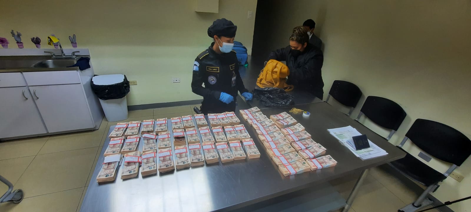 Incautan 470 mil quetzales a mexicana en el Aeropuerto Internacional La Aurora