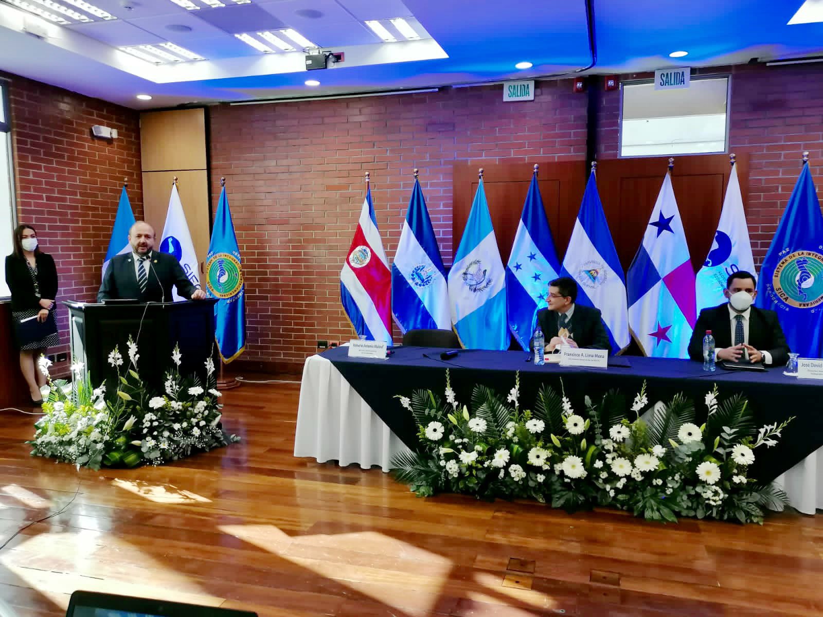 Lanzan postal conmemorativa del 60 aniversario de la Sieca