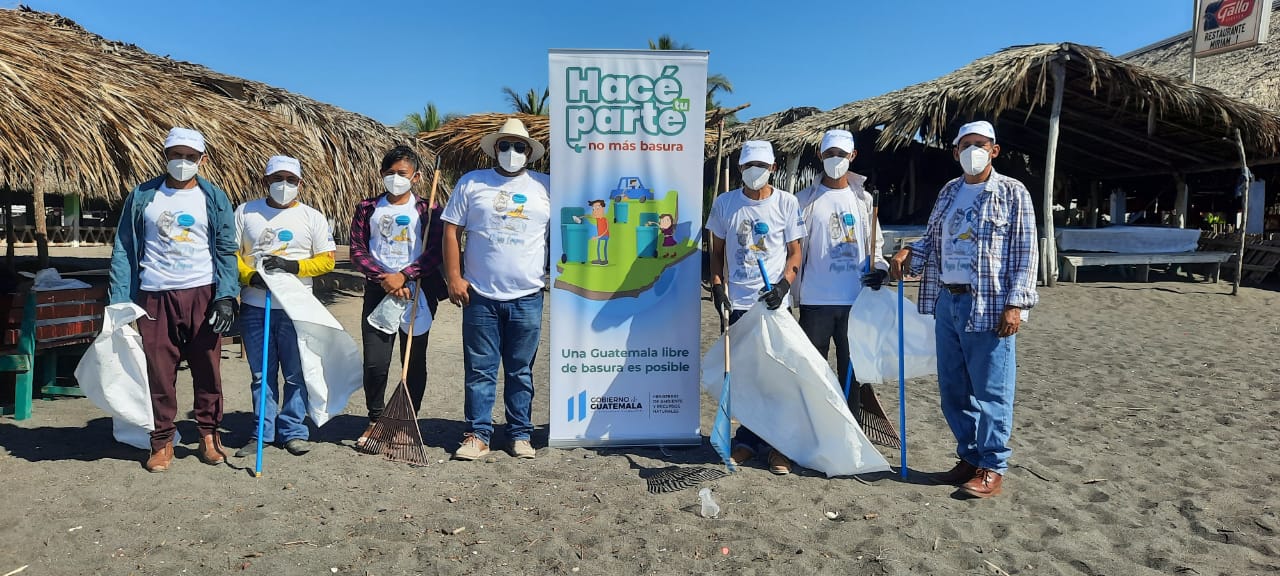 MARN ejecuta jornadas de limpieza en diferentes playas del país