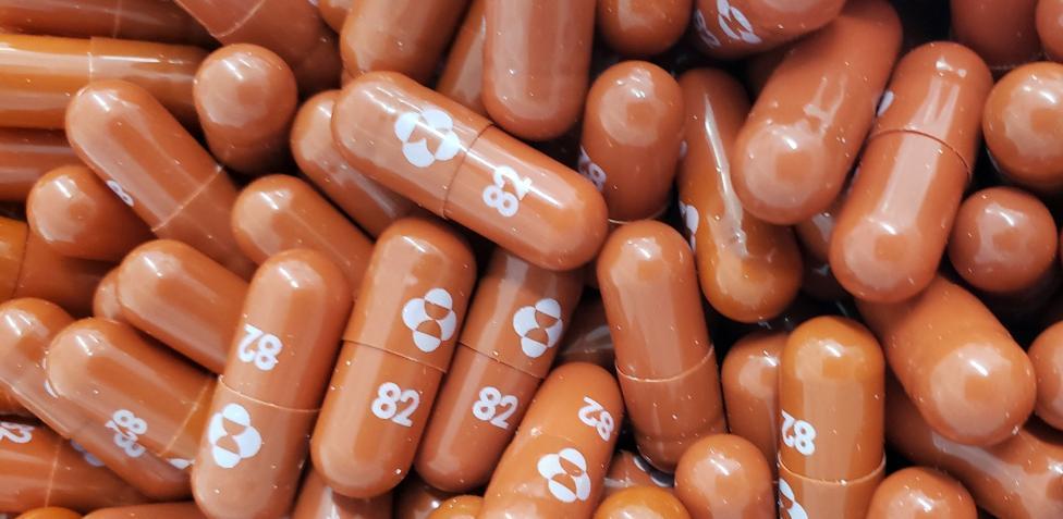 EE. UU. autoriza el uso de emergencia de la pastilla anticovid de MSD
