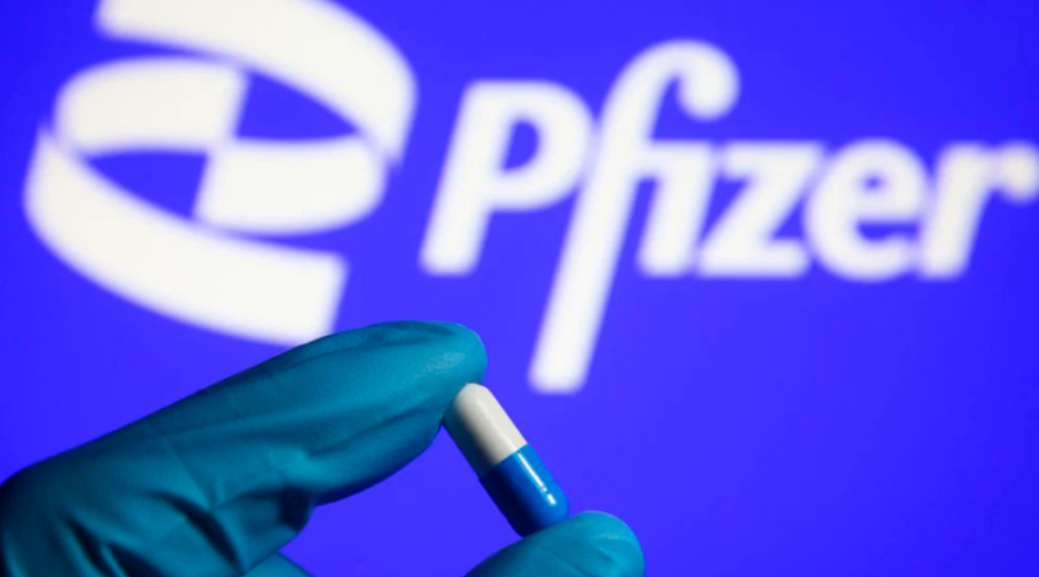 La cápsula Paxlovid, de Pfizer, tiene una eficacia del 90 % contra los casos graves de COVID-19, al administrarse en los primeros días de la enfermedad.