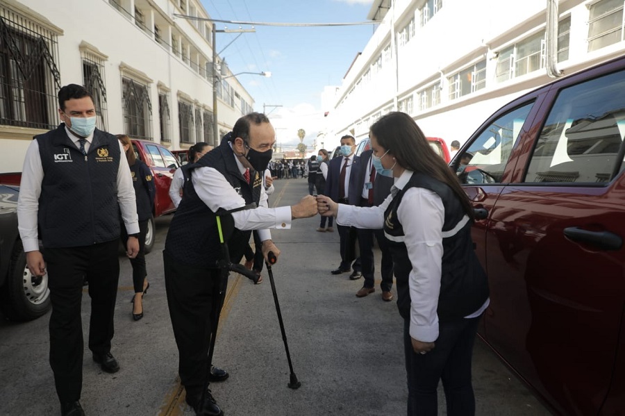 Mandatario entrega 28 vehículos para fortalecer la Inspección General del Trabajo