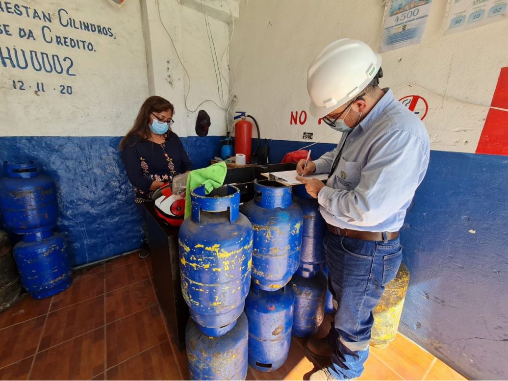 Personal del Mem y Diaco verifican cumplimiento de precio de gas propano
