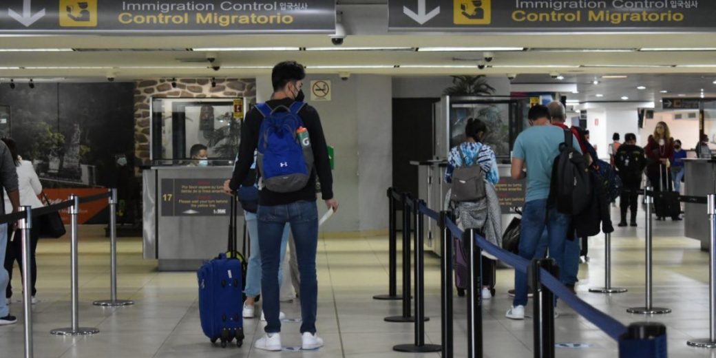 Salud anuncia actualización de lineamientos de viajes hacia y desde Guatemala