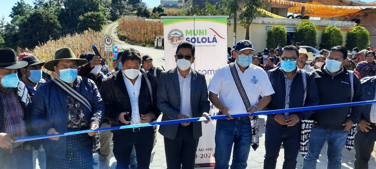 Inauguran camino de adoquín que beneficia familias de Sololá