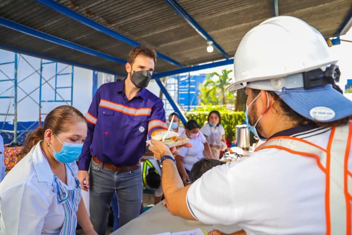 Empornac comparte alimentos con personas de escasos recursos en Puerto Barrios