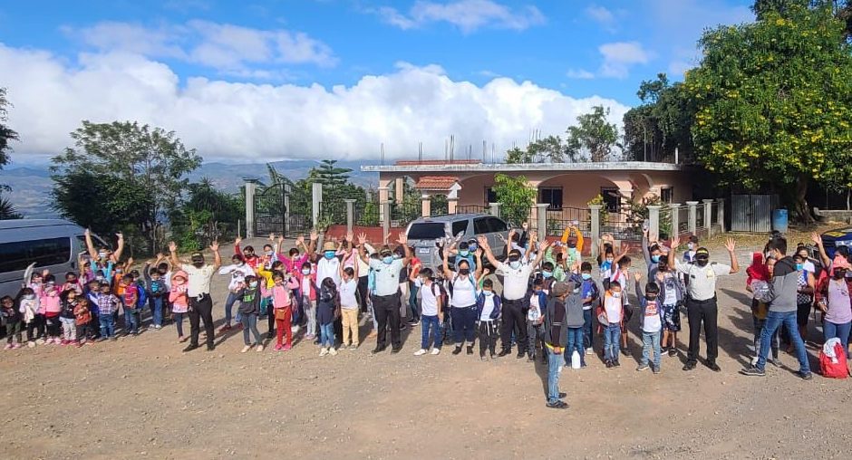 Elementos de la Comisaría 23 atienden a niñez del área rural