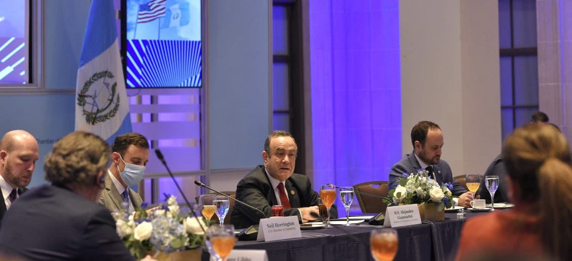Casa Blanca felicita y aplaude trabajo del gobierno del presidente Giammattei