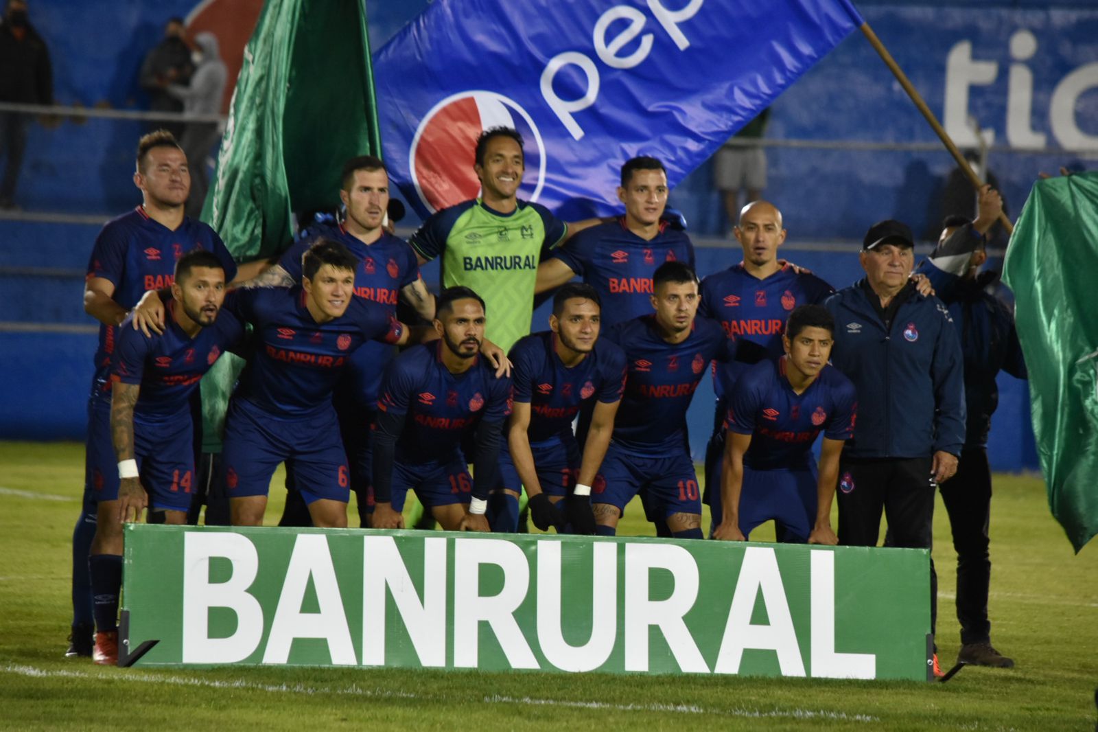 Cuartos de final: Ganaron el campeón, el líder y Municipal; Comunicaciones empató