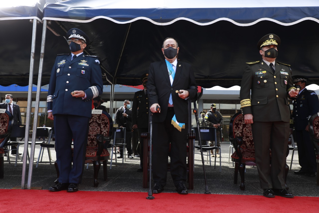 Presidente participa en graduación de promoción 157 de cadetes de la Escuela Politécnica