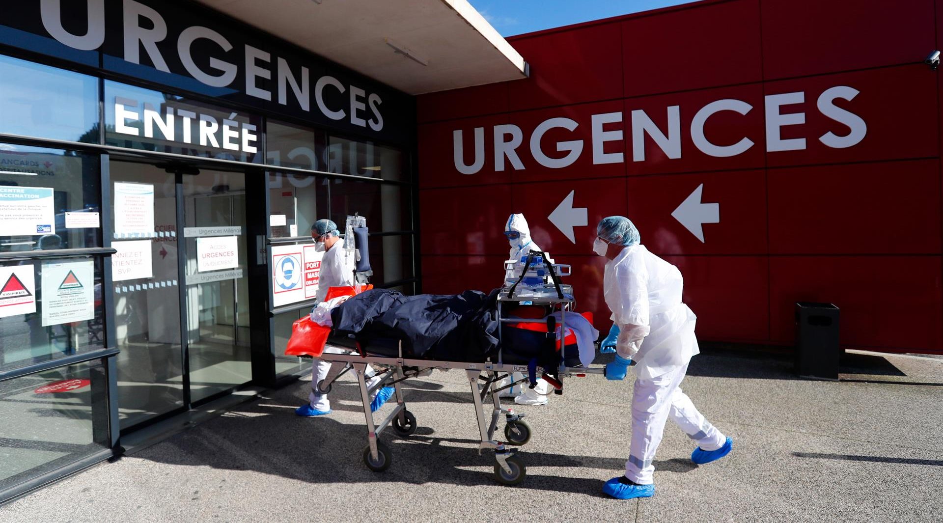 Hospitales franceses retrasan operaciones ante la quinta ola de COVID-19