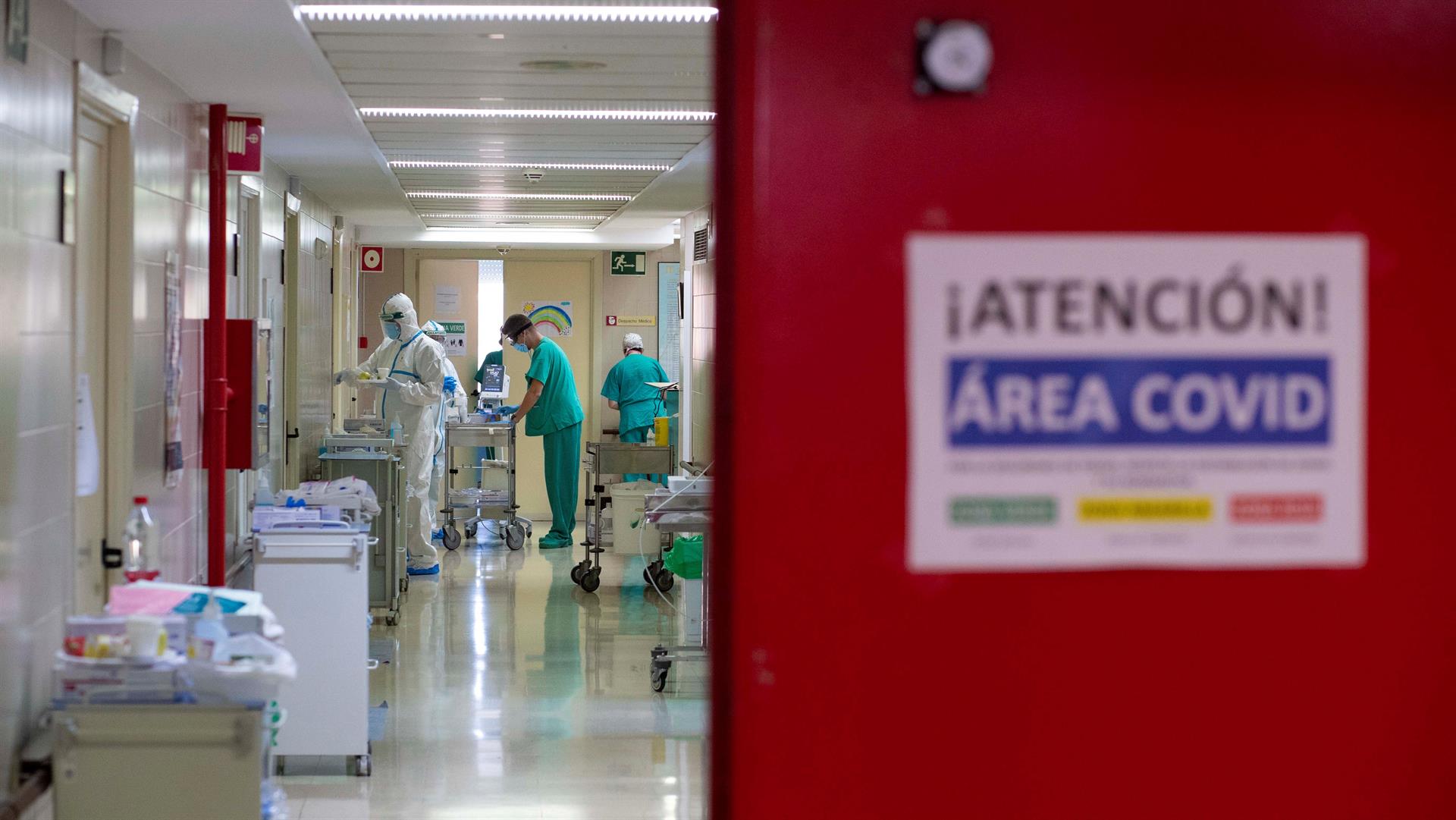 Tos o fiebre, el orden de los síntomas del COVID-19 cambia según la variante