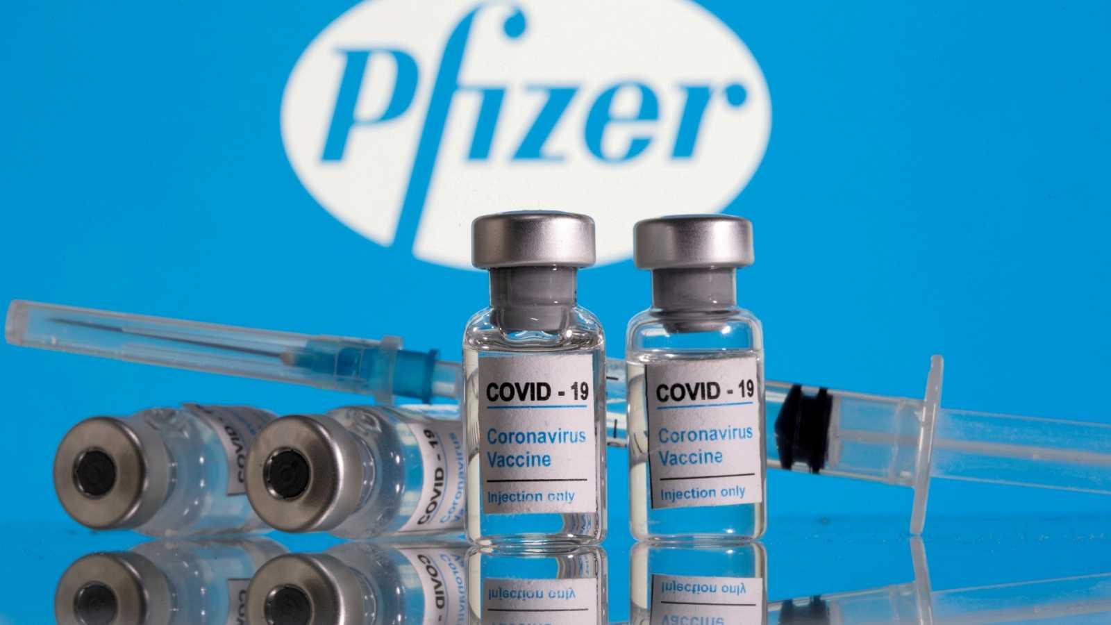 Pfizer dice que tres dosis de su vacuna podrían neutralizar ómicron