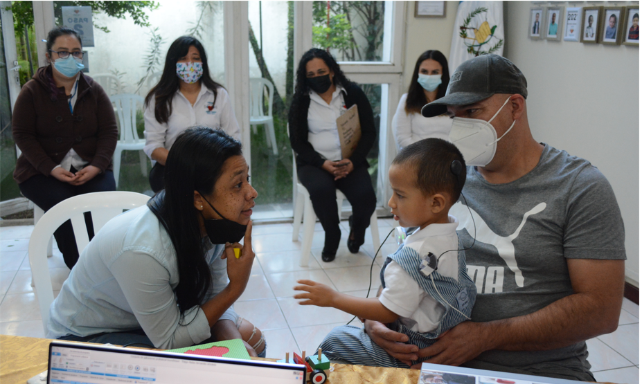 Implantes cocleares transformaron la vida de 51 guatemaltecos este año