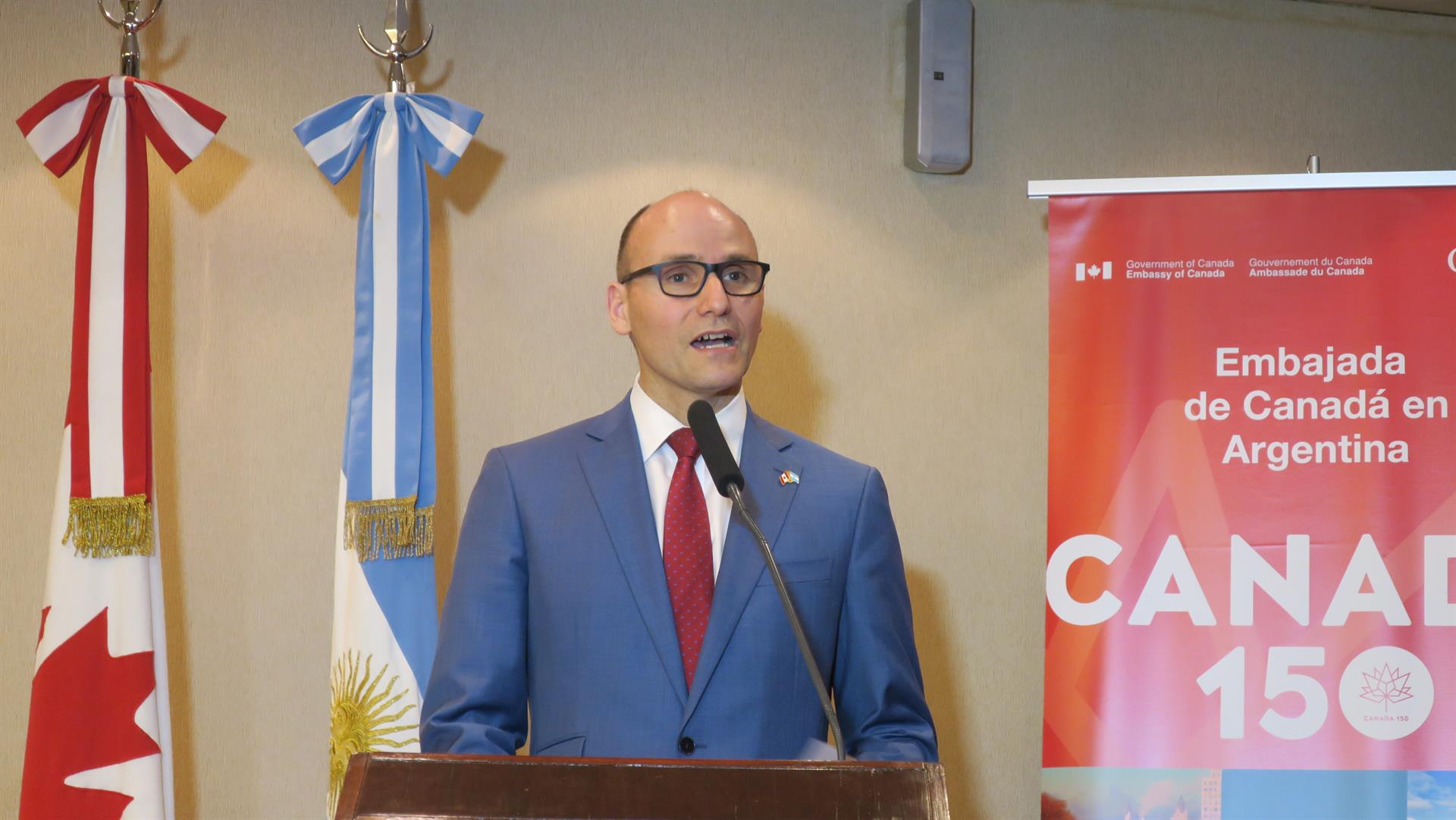 Canadá recomienda a sus ciudadanos no viajar al extranjero por ómicron