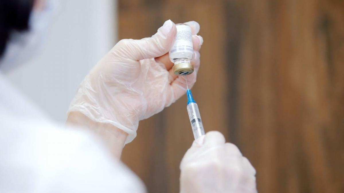 EMA confirma riesgo “muy raro” de miocarditis y pericarditis con vacunas ARNm