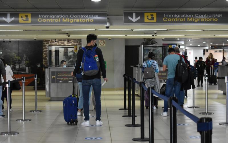 Visitantes a Guatemala deberán presentar prueba negativa de COVID-19 y carné de vacunación