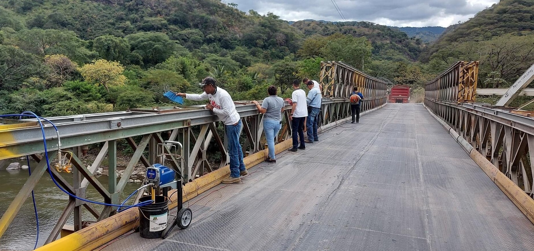 CIV remoza puente que beneficia a más de 60 mil personas en Baja Verapaz