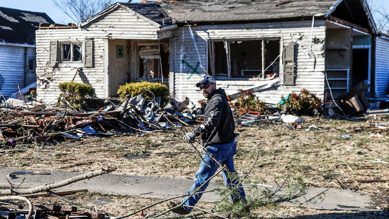 Biden viajará a Kentucky para inspeccionar daños tras los mortales tornados