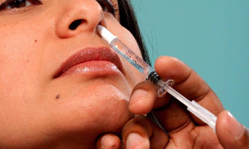 Científicos recodifican y atenúan coronavirus para crear vacuna intranasal