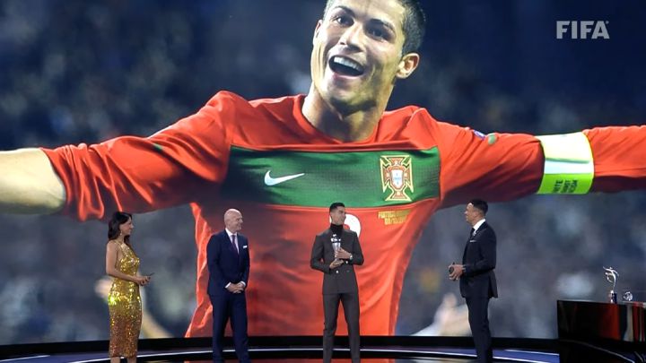 Cristiano Ronaldo recibe premio especial por récord de goles con selecciones