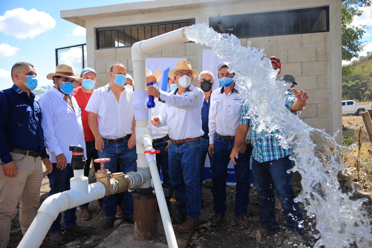 Más de 2 mil agricultores de Agua Blanca fortalecen sus capacidades productivas con sistema de riego